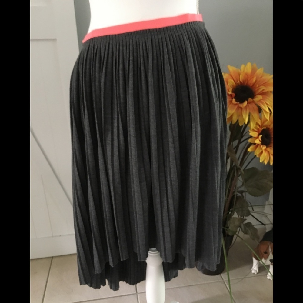 American eagle Hi-Lo Great skirt with pink waistband. Size Medium